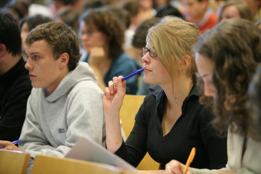 LIBR offers courses in English and organizes two international conferences